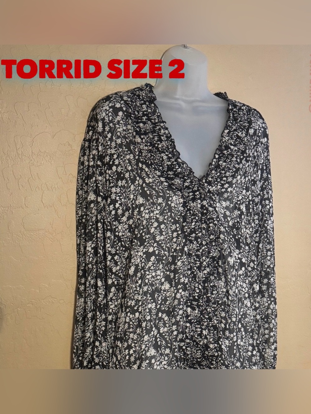 TORRID chiffon ruffle trim black & white floral Ruffle V-Neck Blouse Size 2